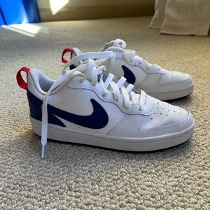 BOYS NIKE SHOES SIZE YOUTH 6
